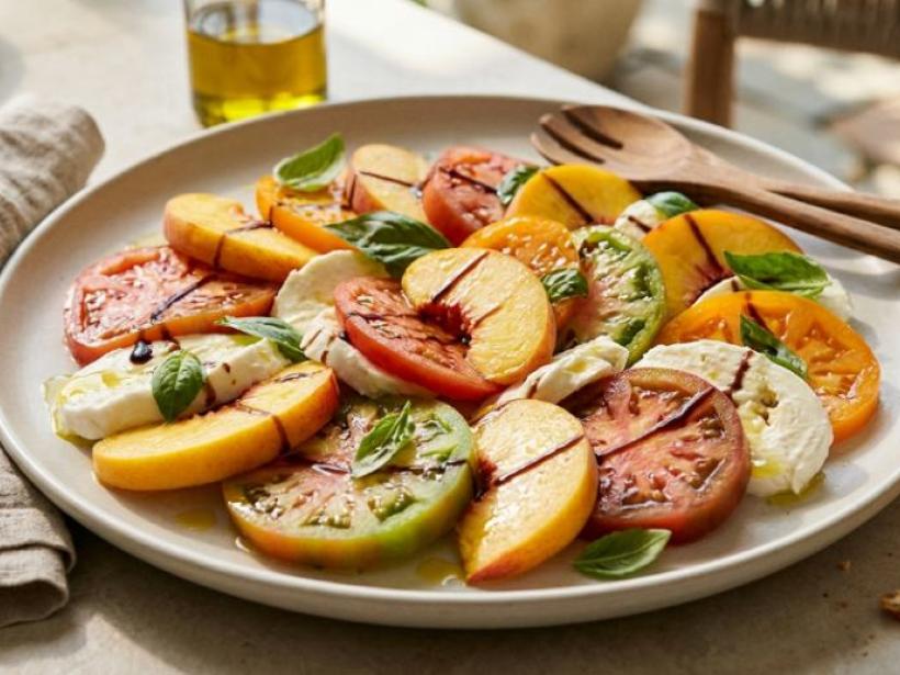 Peach and Tomato Caprese Salad: A Sweet Summer Twist on a Classic photo